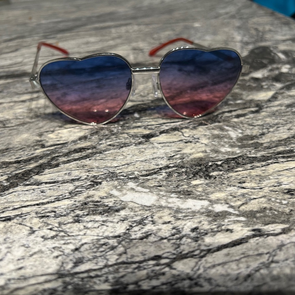 Heart-Shaped Gradient Sunglasses - image 7